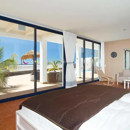 Sleeps 8 Air Con Wifi Villa Puerto Calero