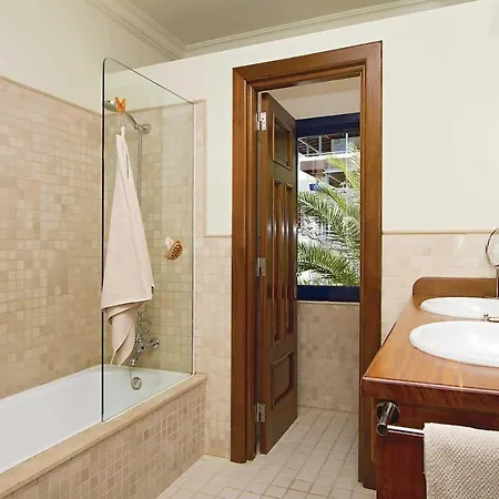 Sleeps 8 Air Con Wifi *