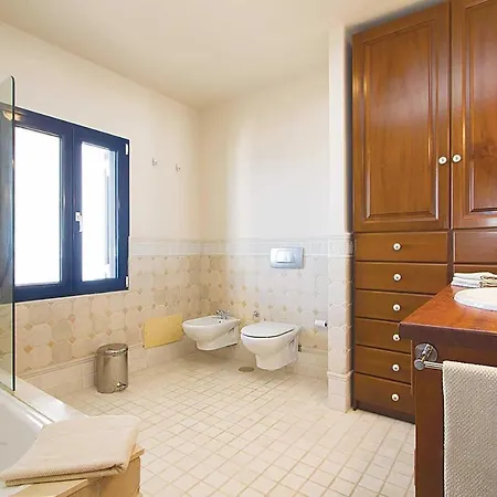 Villa Sleeps 8 Air Con Wifi *